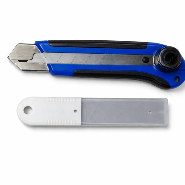 Cutter profesional albastru cu rotiță de blocare 25 mm și set rezerve